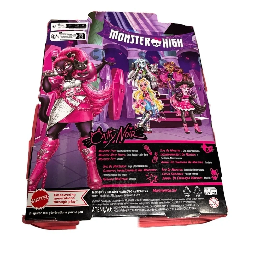 Monster High Catty Noir in Pink and Black